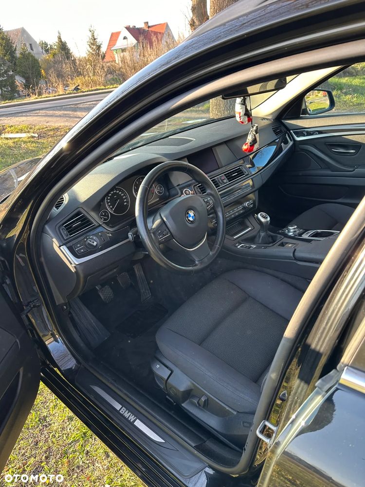 BMW Seria 5 520i Touring - 11