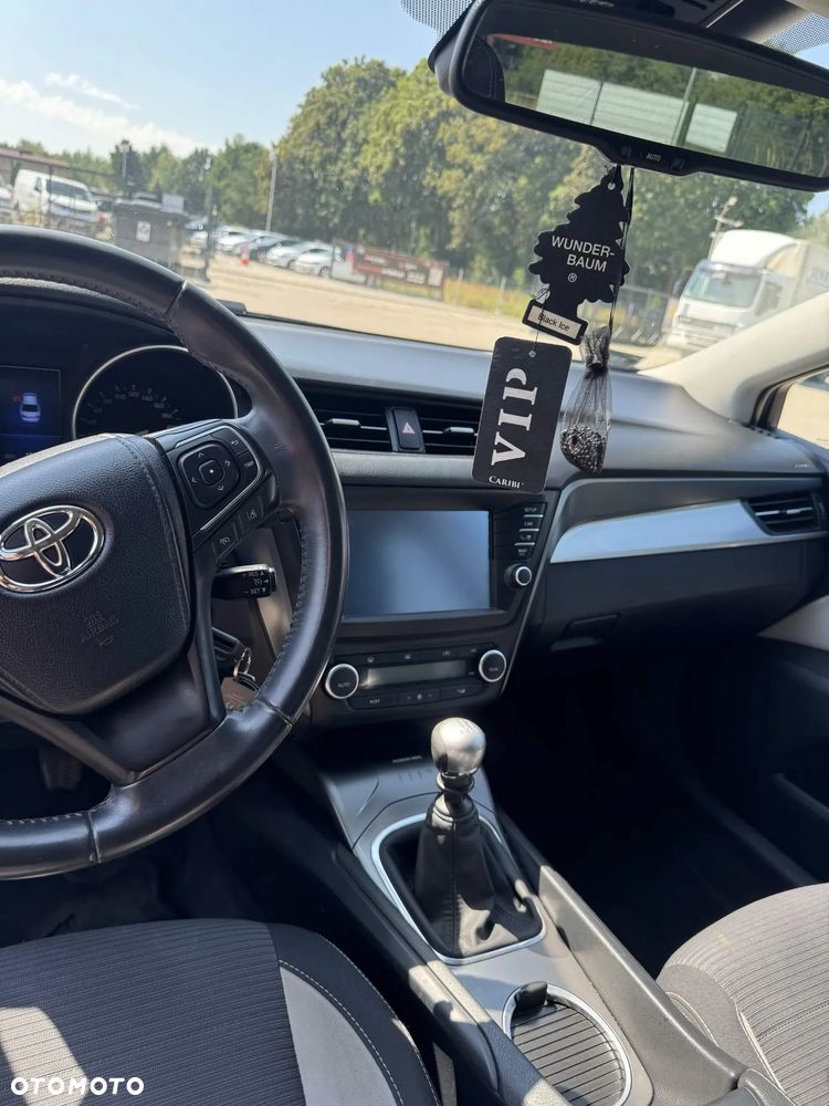Toyota Avensis 2.0 D-4D Premium - 8