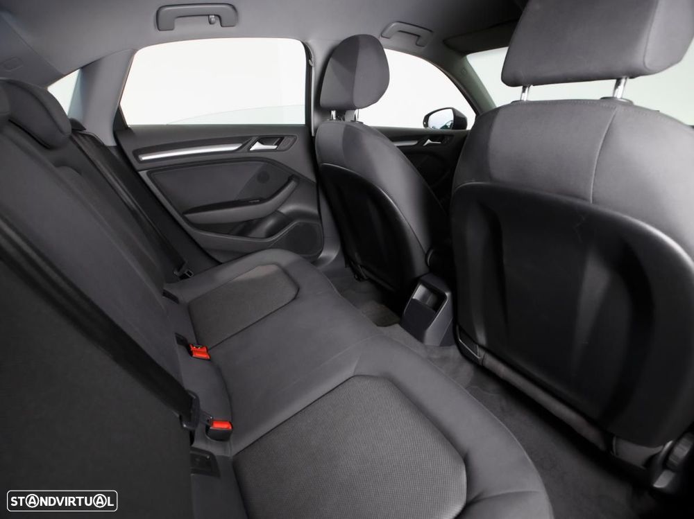 Audi A3 Limousine 30 TDI S tronic - 11