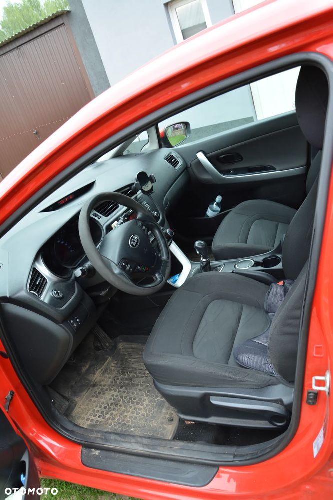 Kia Ceed - 9