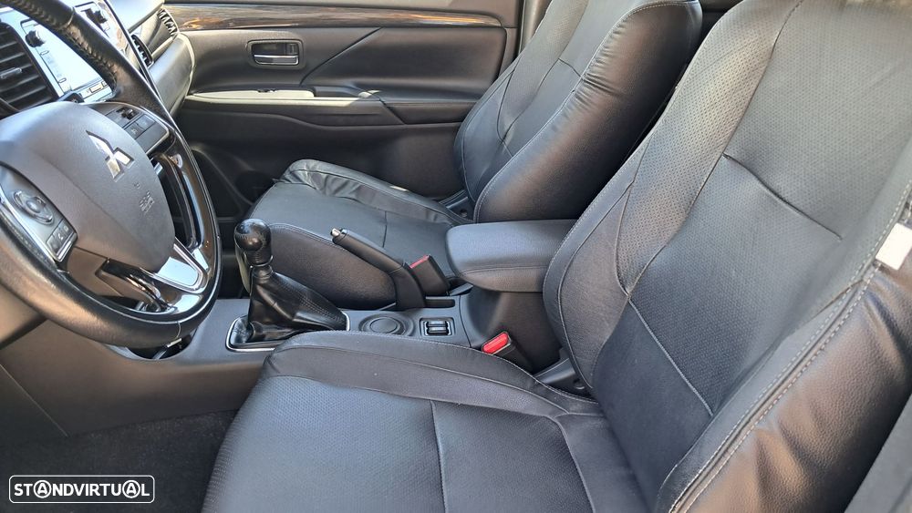 Mitsubishi Outlander 2.2 DI-D Instyle Navi - 8