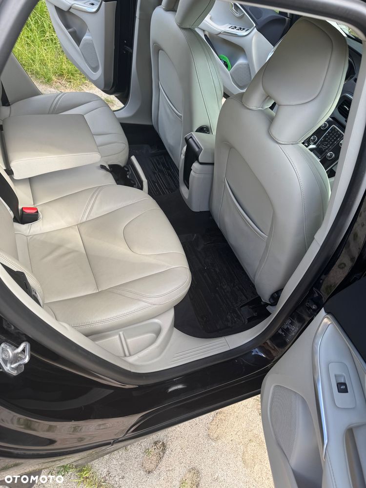 Volvo V40 D2 Drive-E R-Design Momentum - 24