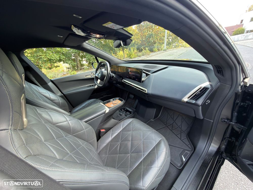 BMW iX xDrive 40 Pack Desportivo - 42