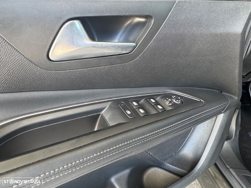 Peugeot 5008 1.5 BlueHDi Allure Pack - 28