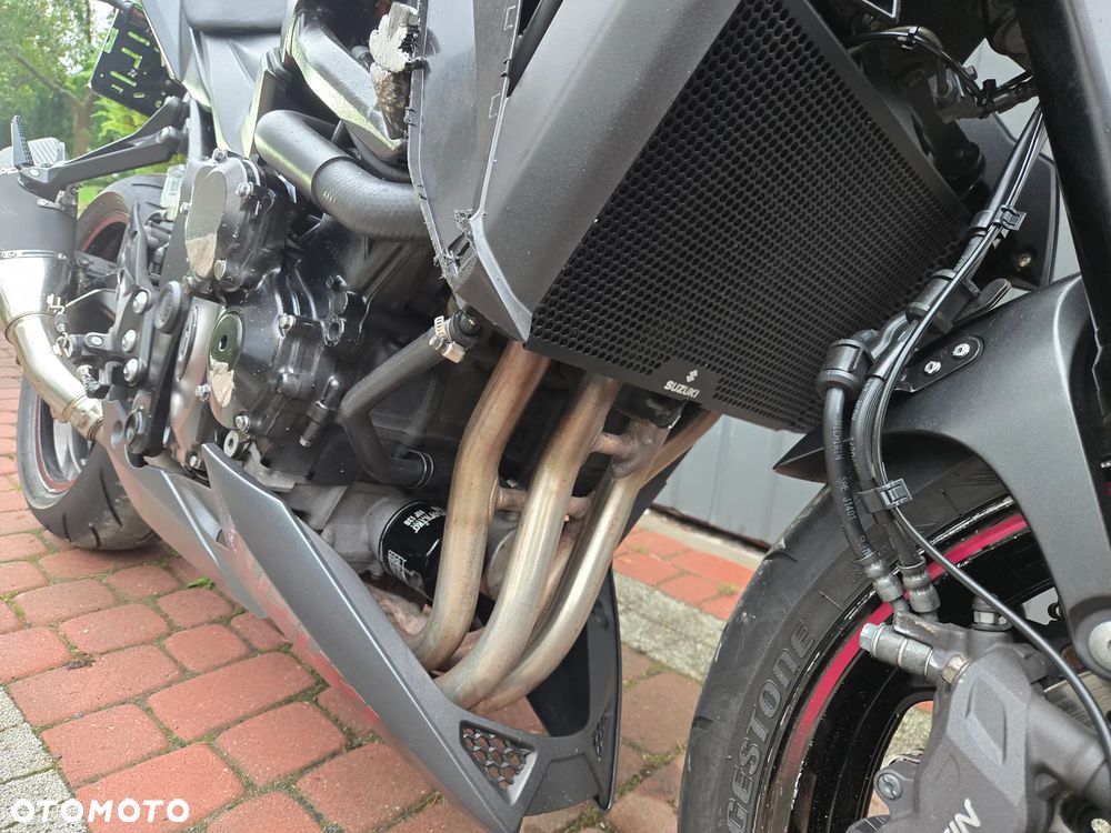 Suzuki GSX - 16