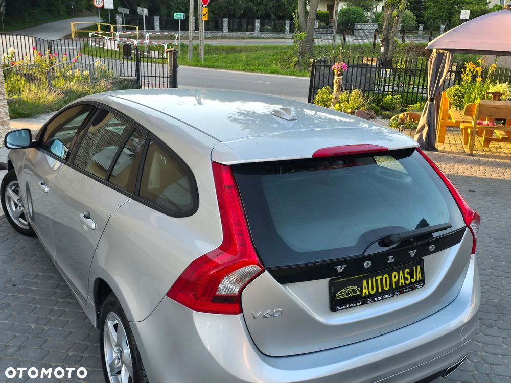 Volvo V60 D4 Momentum - 17