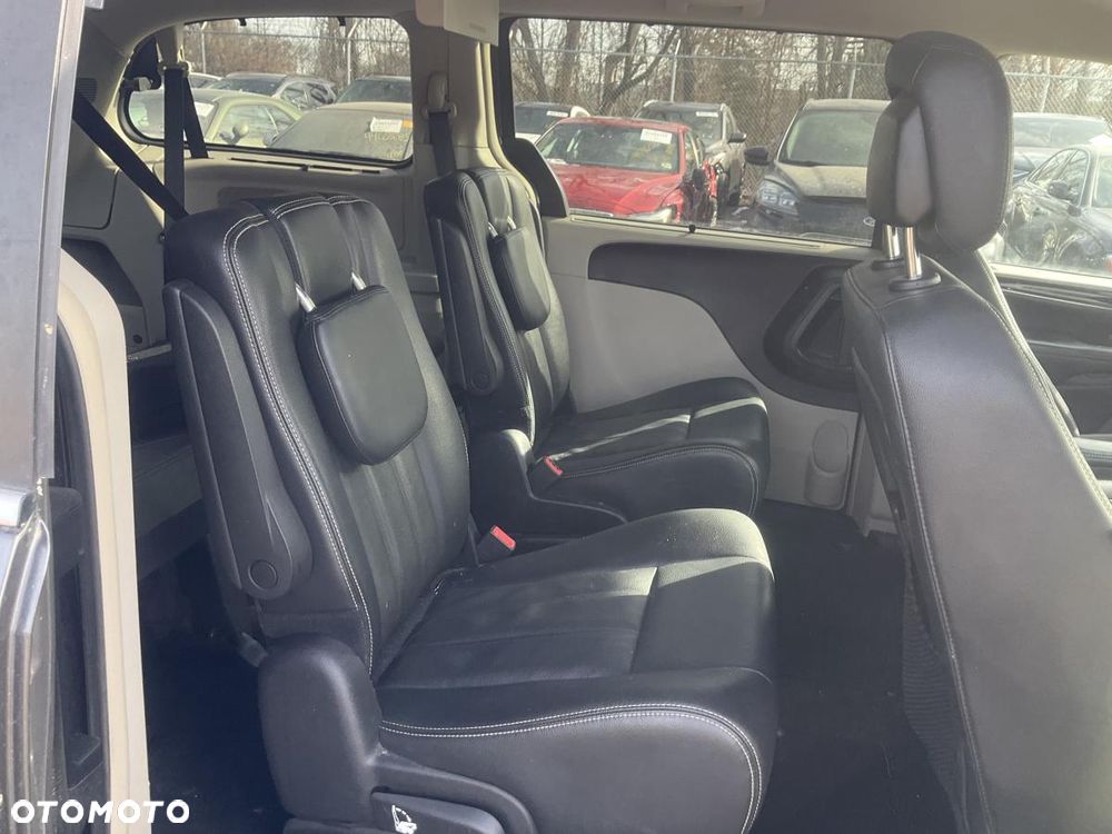 Chrysler Town & Country 3.6 Touring - 35