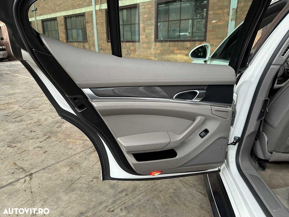 Porsche Panamera - 8