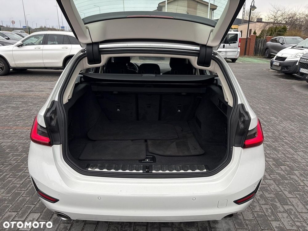 BMW Seria 3 318i Advantage - 28