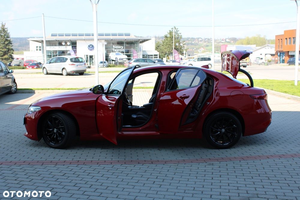 Alfa Romeo Giulia 2.0 Turbo 16V AT8-Q4 Veloce Ti - 20