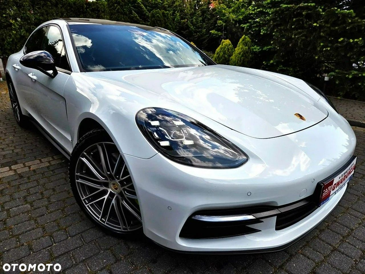 Porsche Panamera 4 Platinum Edition - 36