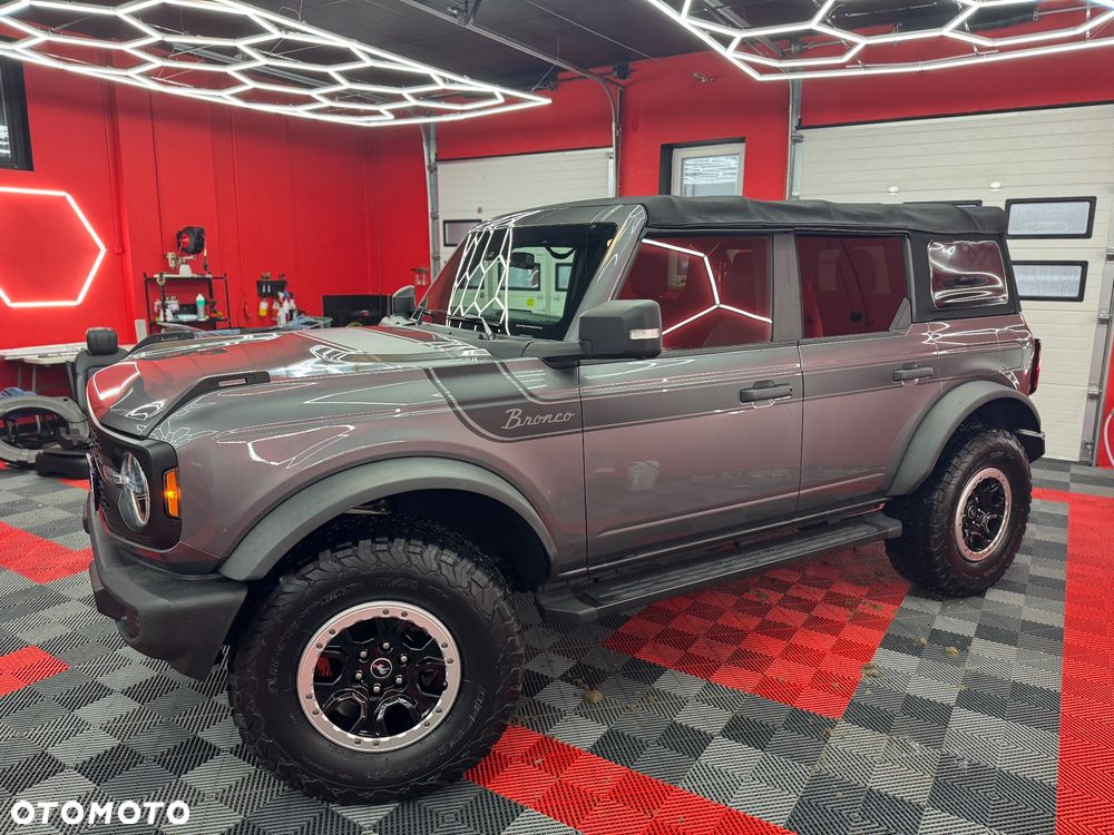 Ford Bronco - 38