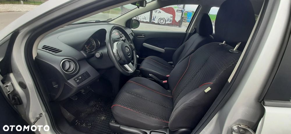 Mazda 2 - 30