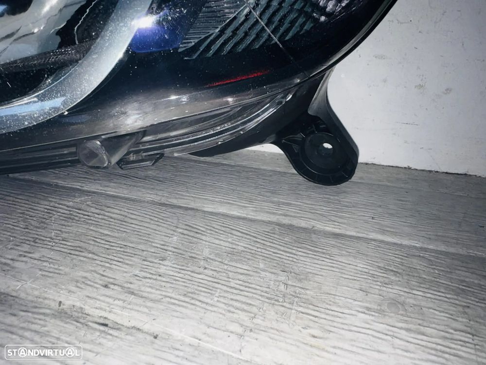 Farol Esquerdo Dacia Sandero - 12/17 - 5