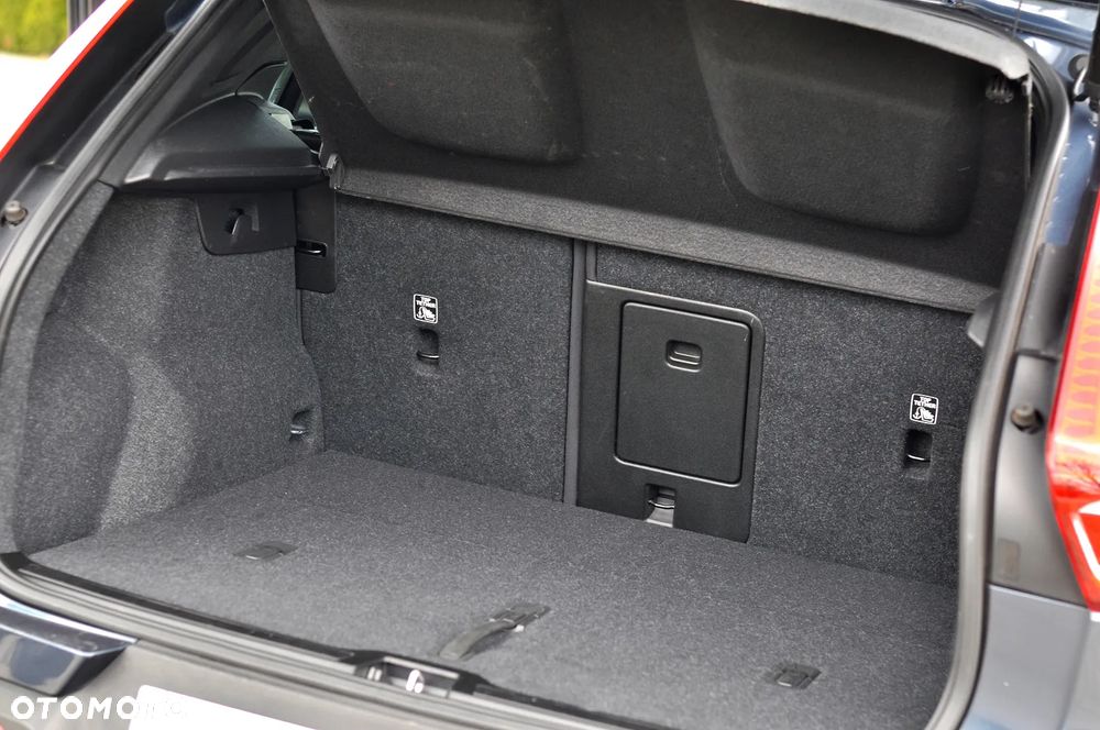 Volvo XC 40 B3 B DKG Plus Bright - 18