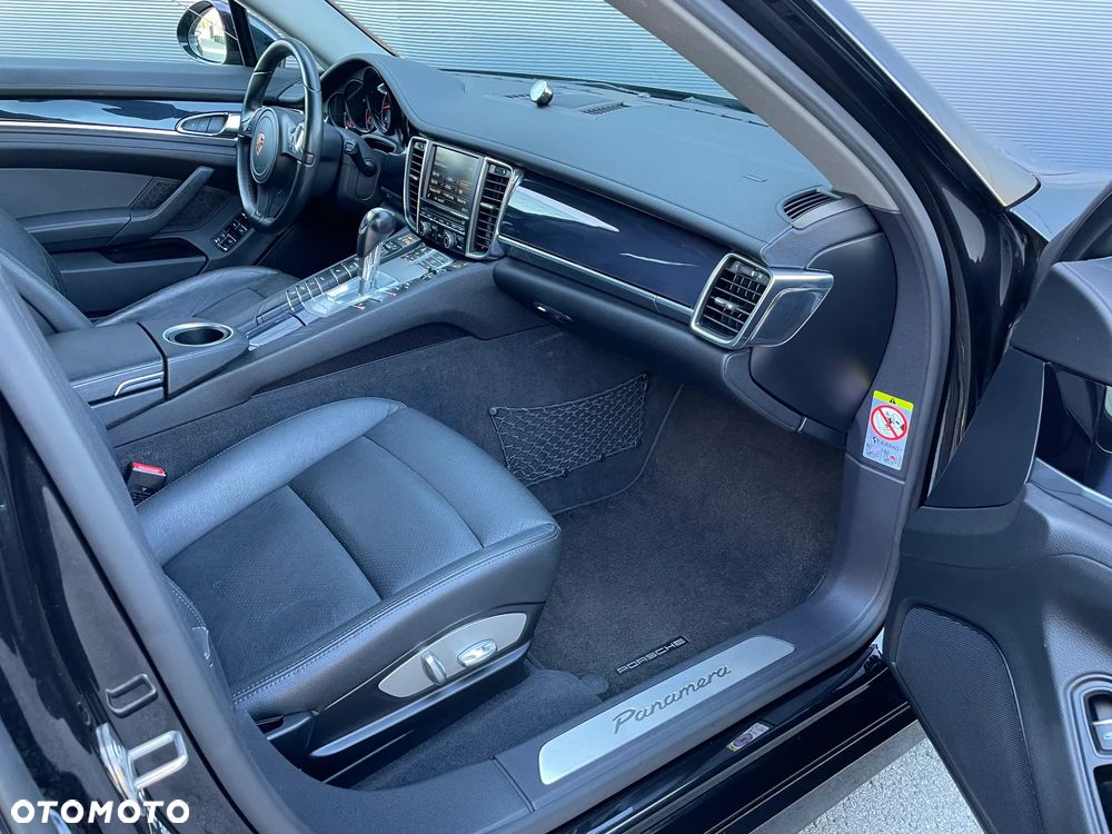 Porsche Panamera - 12