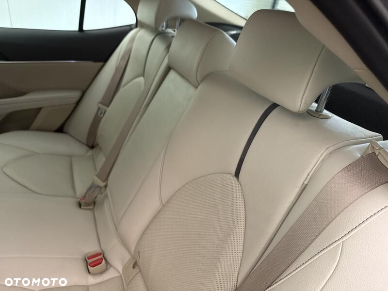 Toyota Camry 2.5 Hybrid Executive CVT - 21