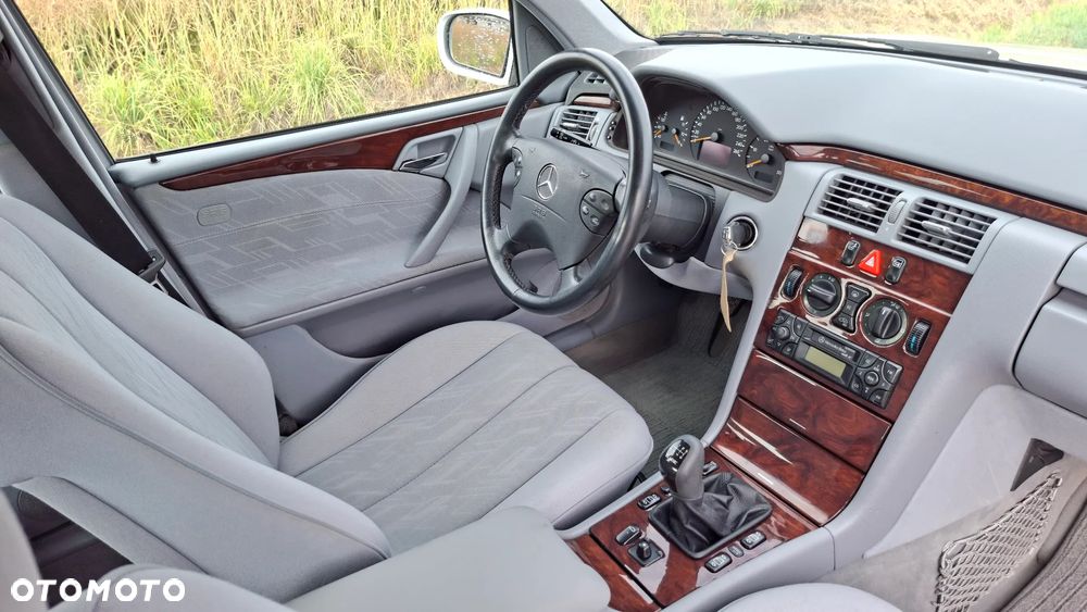 Mercedes-Benz Klasa E 220 CDI Classic - 13