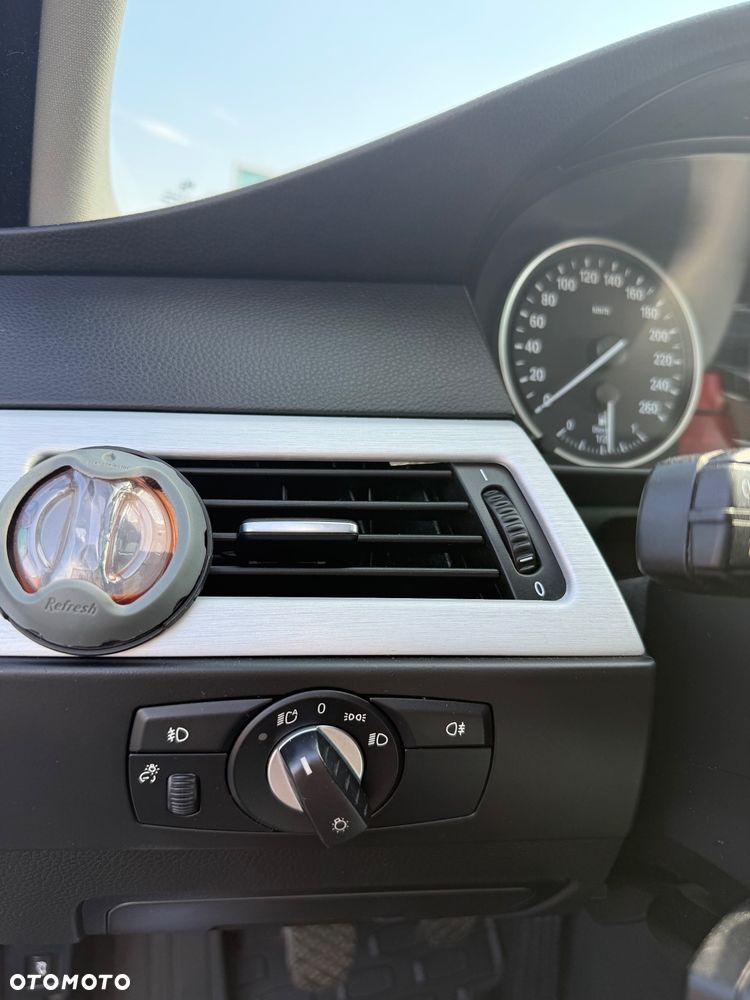 BMW Seria 5 525d - 23