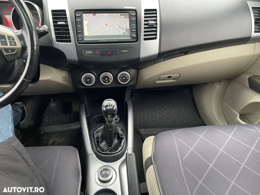 Mitsubishi Outlander 2.2 DI-D 4WD Invite - 15