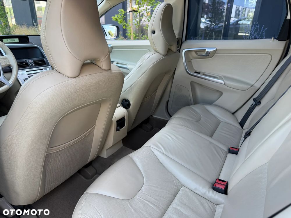 Volvo XC 60 D4 Geartronic Summum - 4