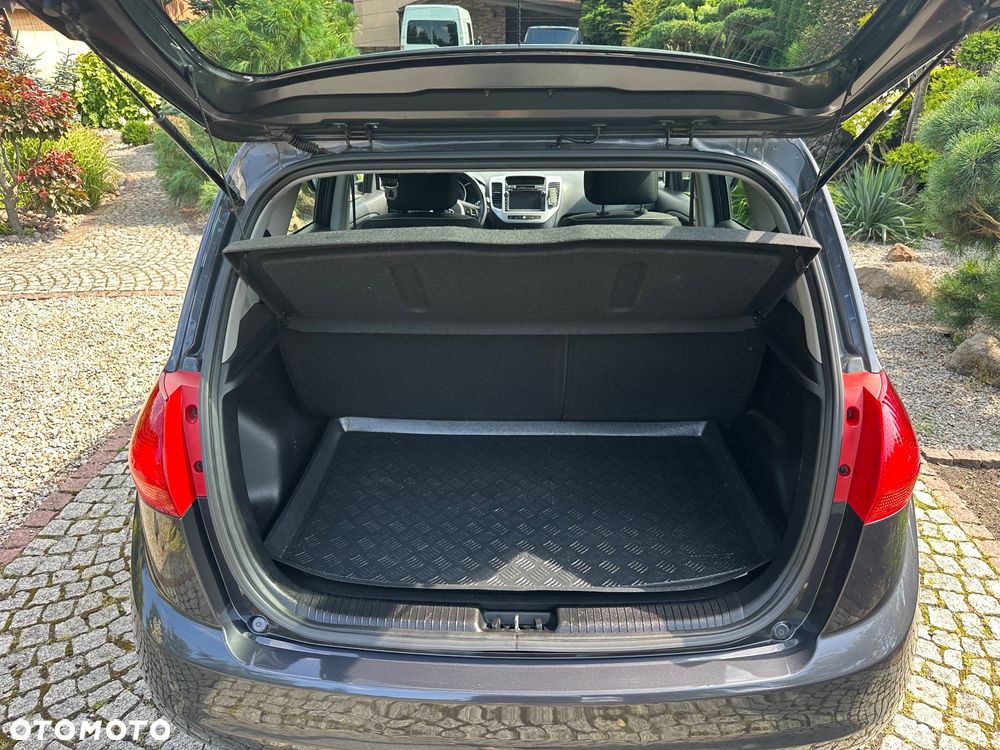 Kia Venga - 16