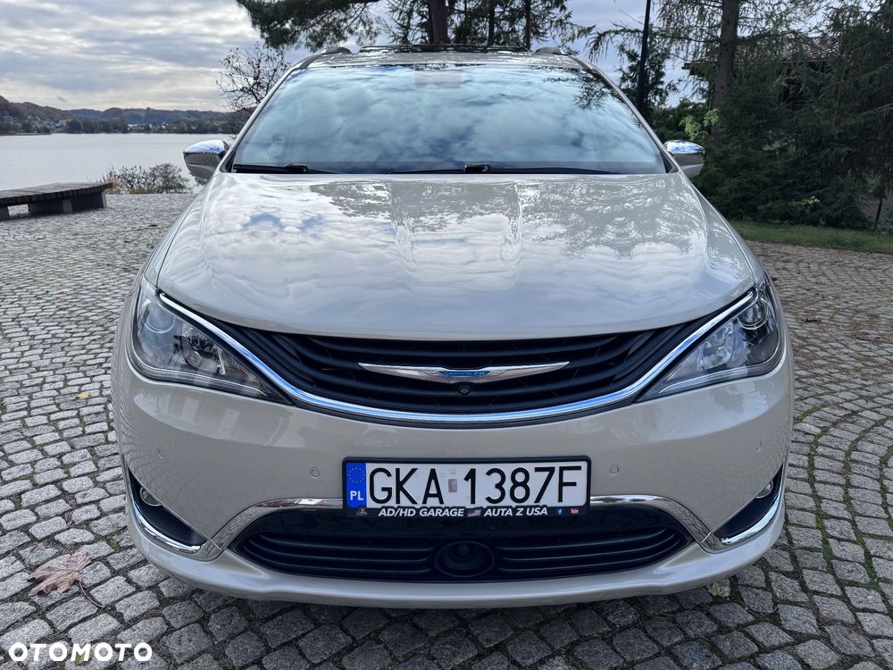 Chrysler Pacifica - 12