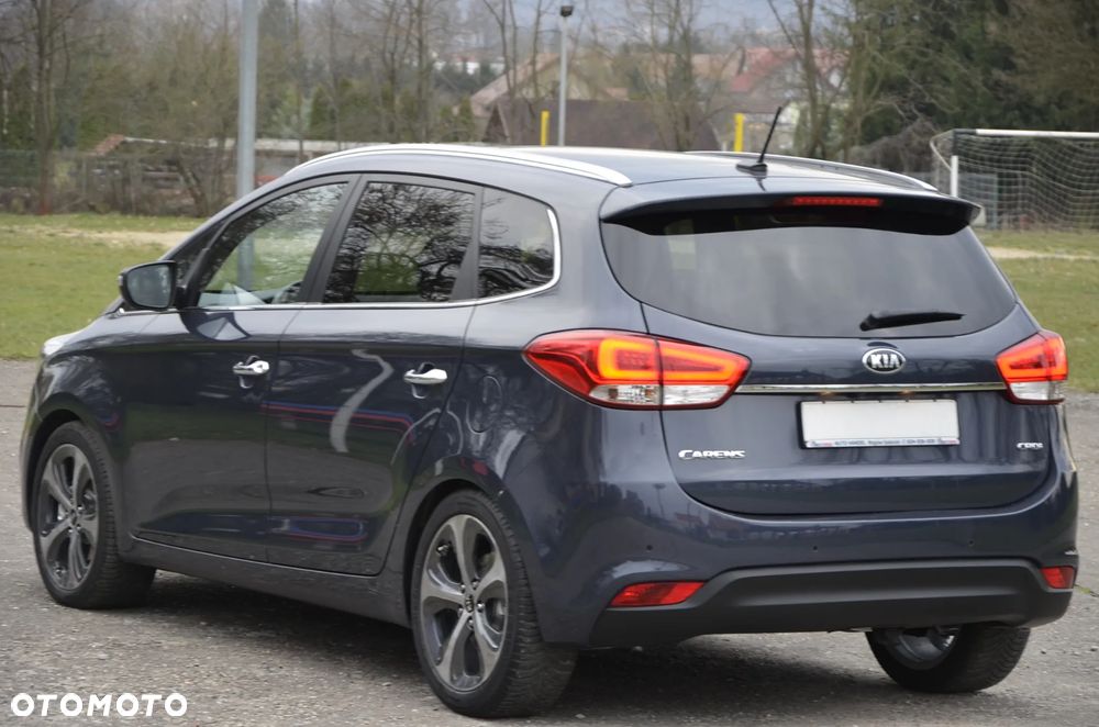 Kia Carens - 11