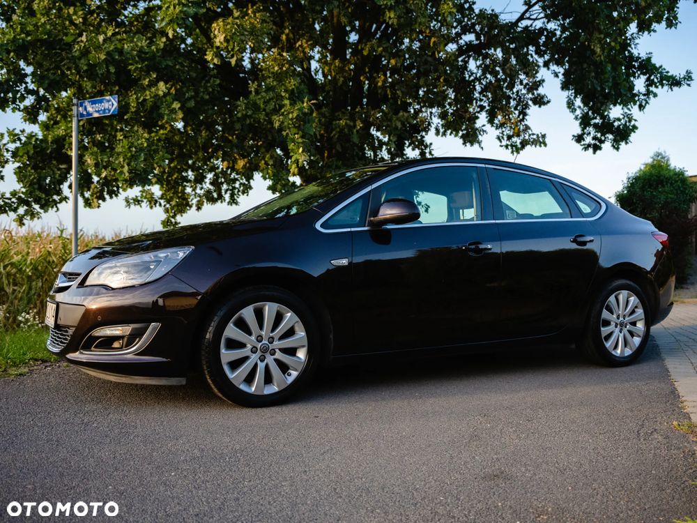Opel Astra 1.4 T Executive - 1