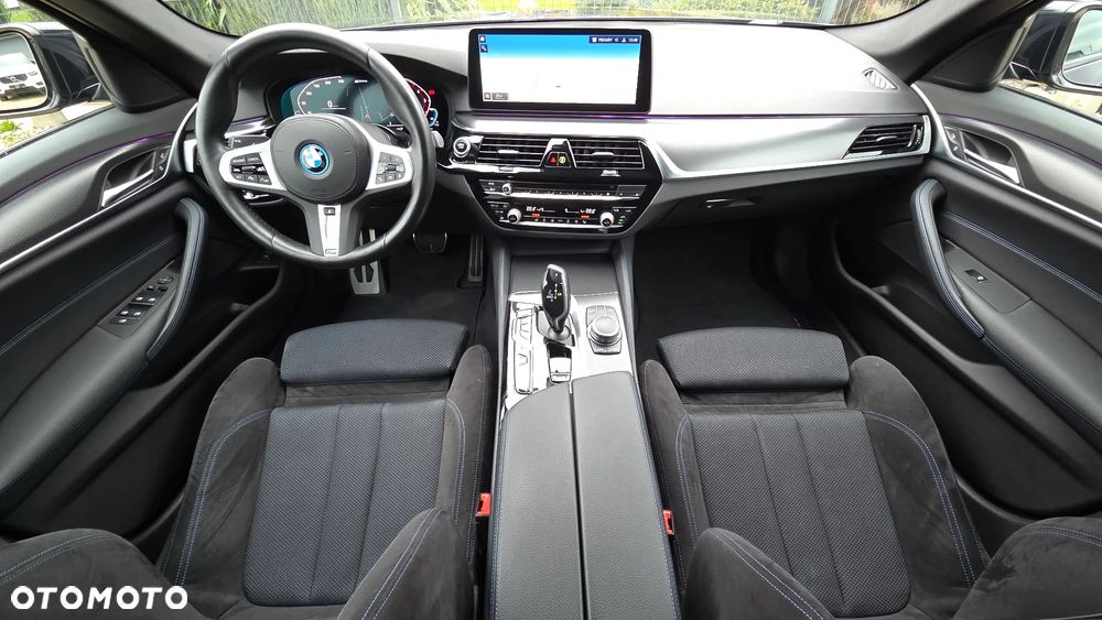 BMW Seria 5 530e xDrive M Sport sport - 22