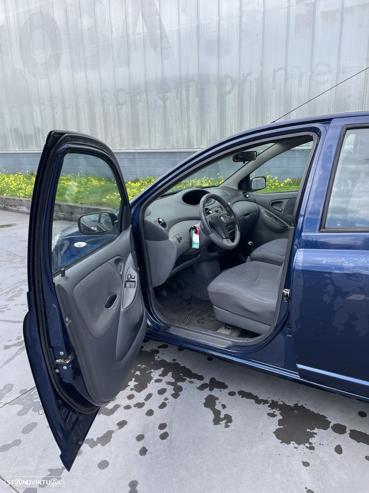 Toyota Yaris 1.0 Base - 6