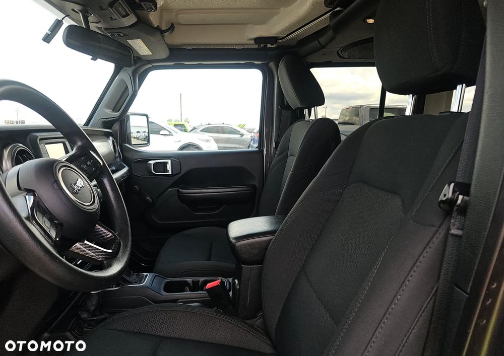 Jeep Wrangler - 8