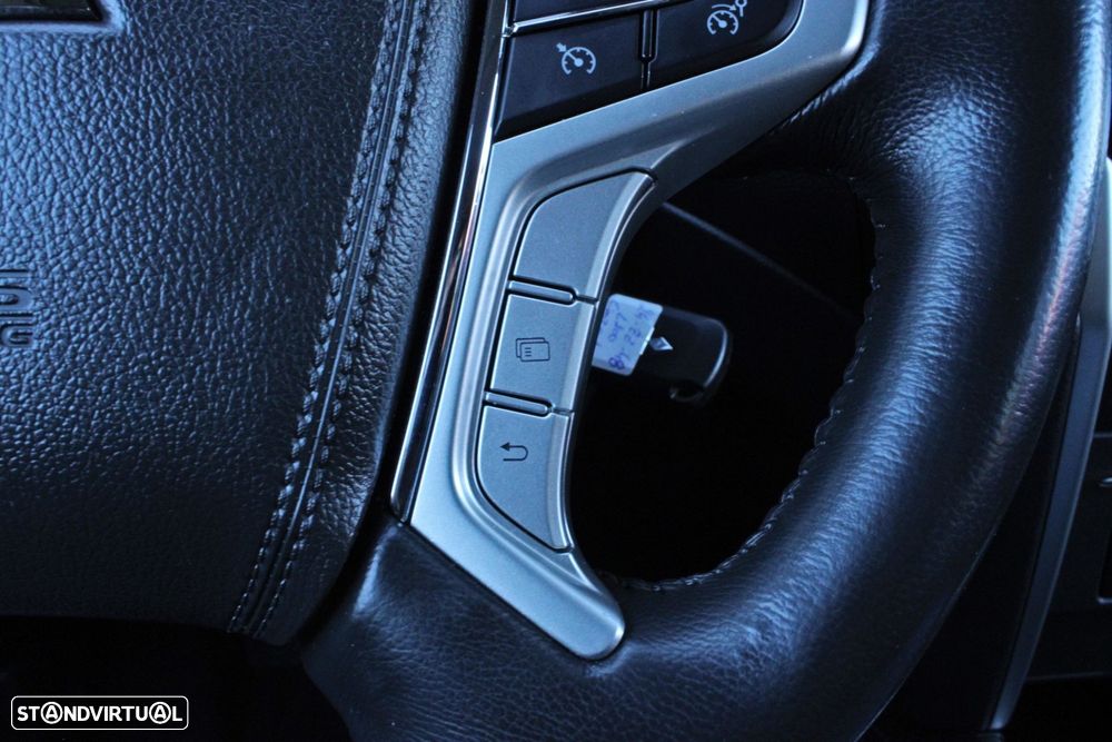 Mitsubishi L200 2.3 DI-D Strakar CD Connect Edition 4WD - 11