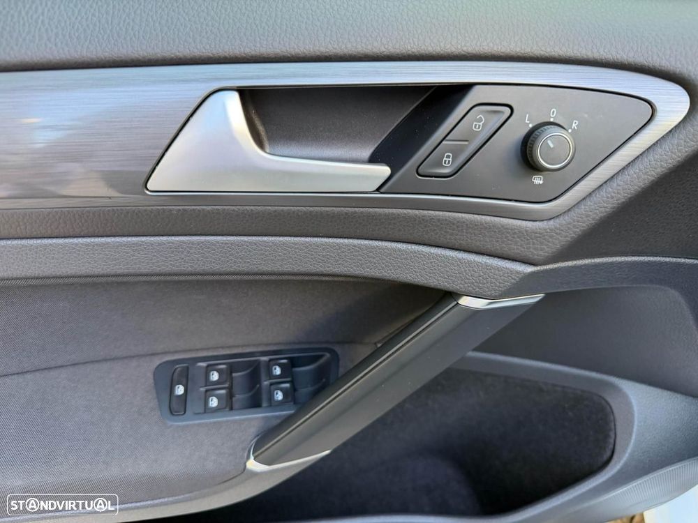VW e-Golf - 17