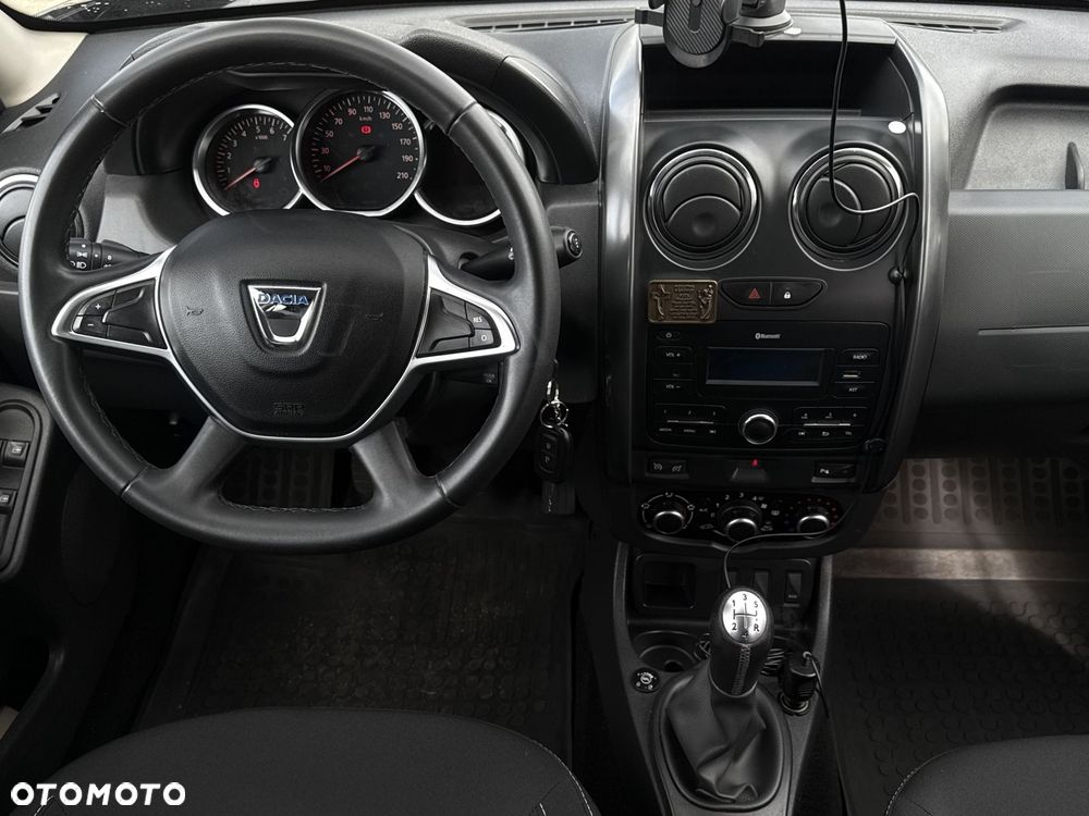 Dacia Duster 1.6 SCe Laureate S&S - 13