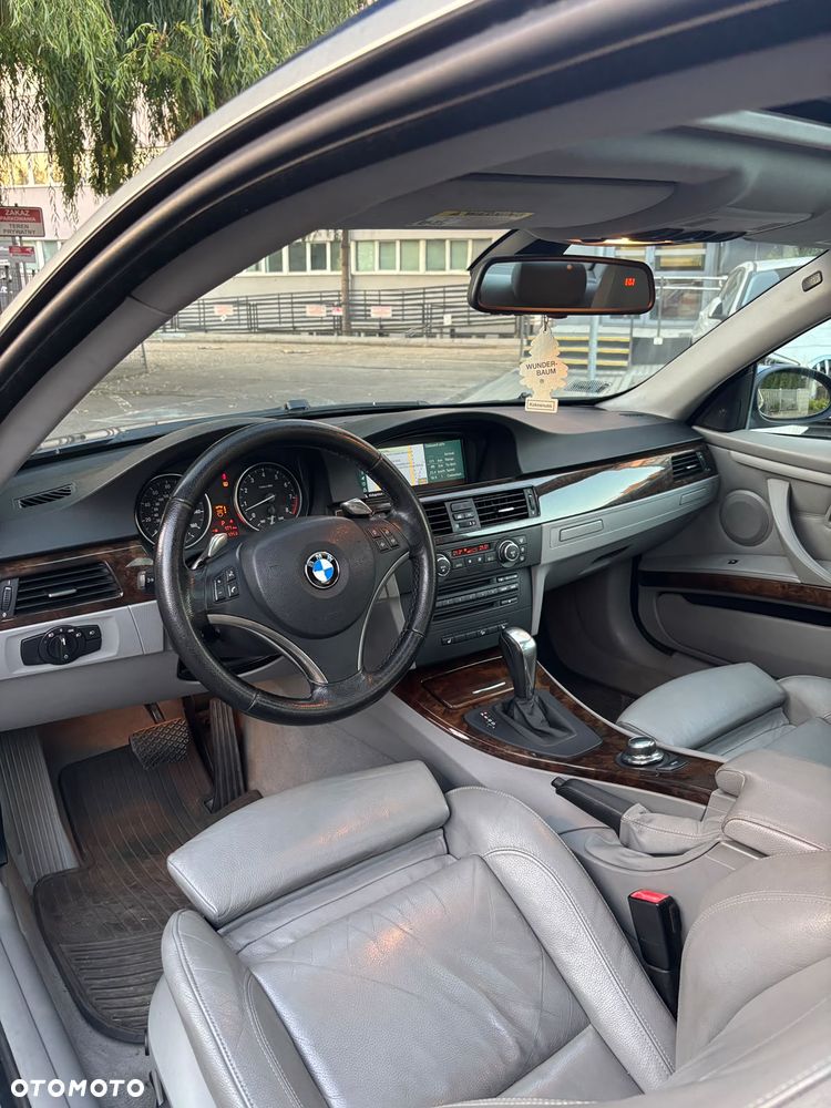 BMW Seria 3 335xi - 13