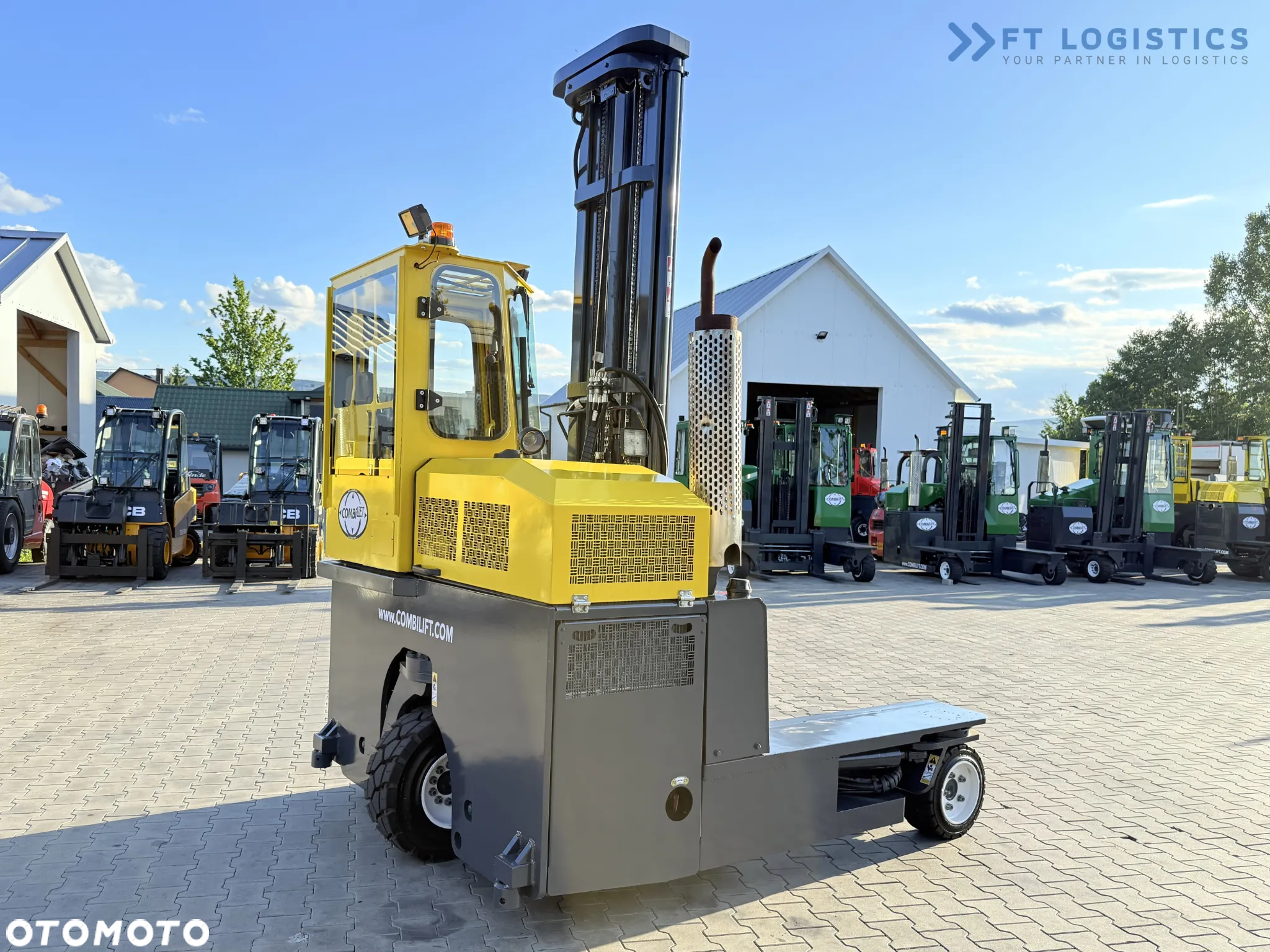 Combilift C3000 / GAS / TRIPLEX- 7600MM / POZYCJONER WIDEŁ / WOLNY SKON / PEŁNA OGRZEWANA KABINA / JEDYNIE 7868H / Szeroka oferta wózków czterokierunkowych i bocznych, dopasowanych do różnorodnych potrzeb i zastosowań. - 8