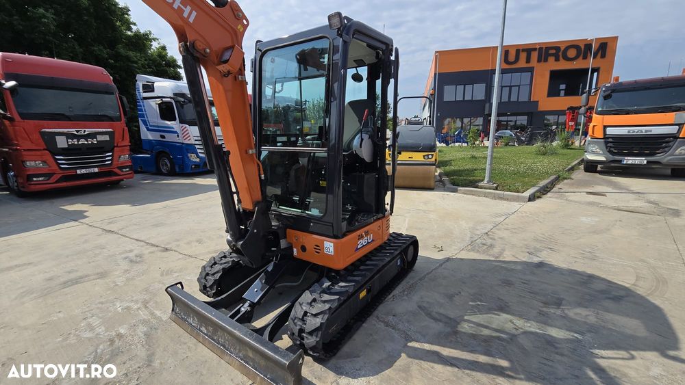 Hitachi ZX26U-6. 2025, 220 ore, Masa operationala 2,8 tone, adancime sapare 3m, CUPLA RAPIDA+CUPA INGUSTA+CUPA LATA+CUPA TALUZ, inst  picion pe brate, senile 95% ok,. rotire in gabarit, produs JAPONIAposibilitate leasing 4 ani, CA NOU-PROMOTIE 32.500 EUR+Tva - 23