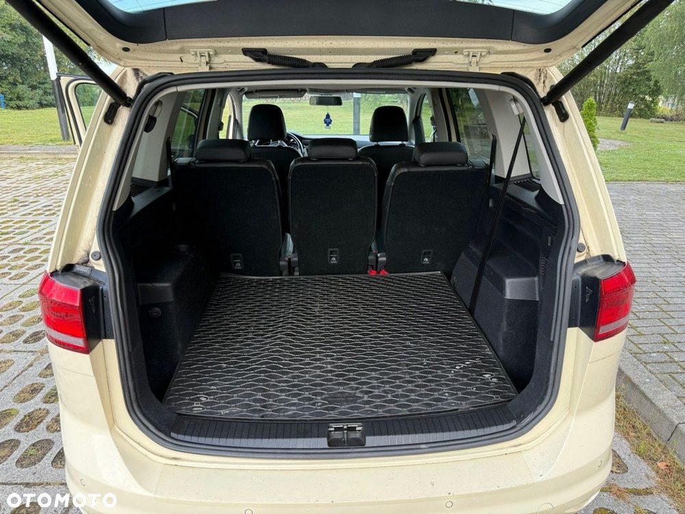 Volkswagen Touran - 24