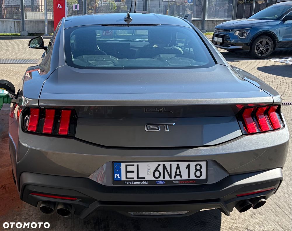 Ford Mustang - 4