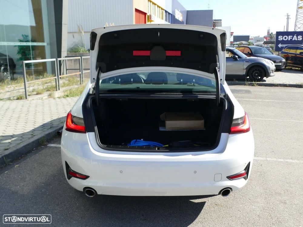 BMW 330 e iPerformance Advantage - 12