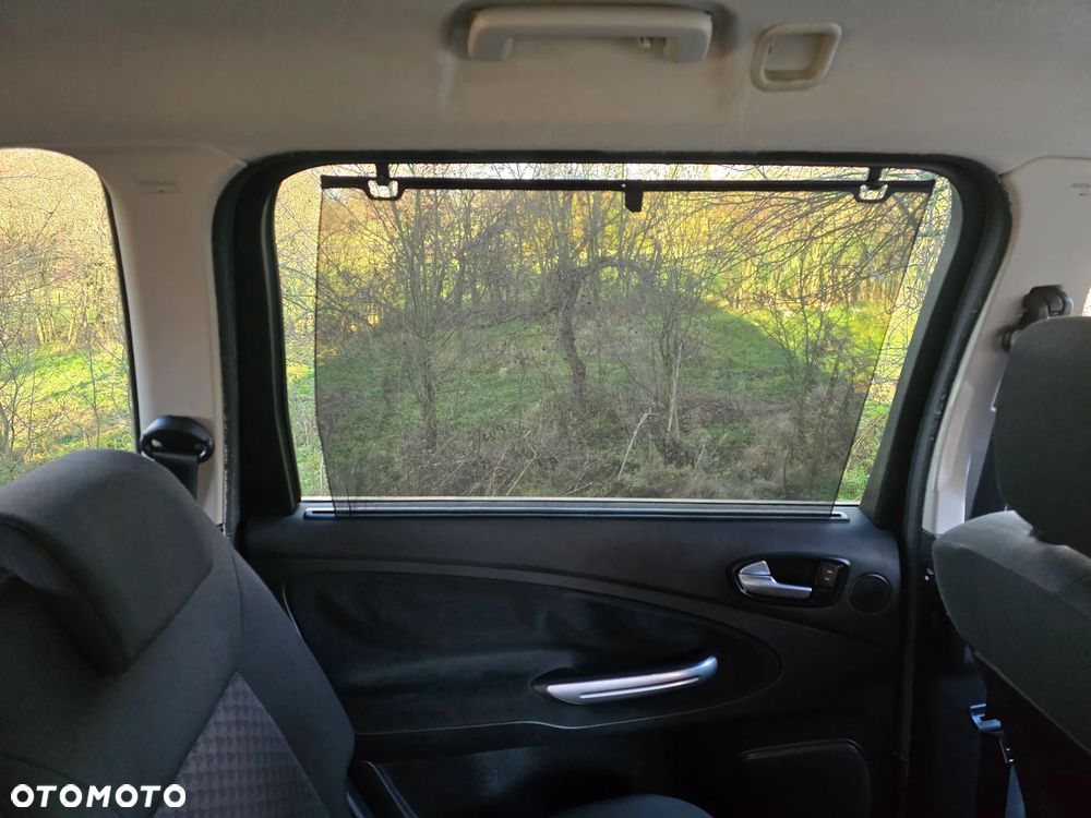 Ford Galaxy 2.0 TDCi Ghia - 24