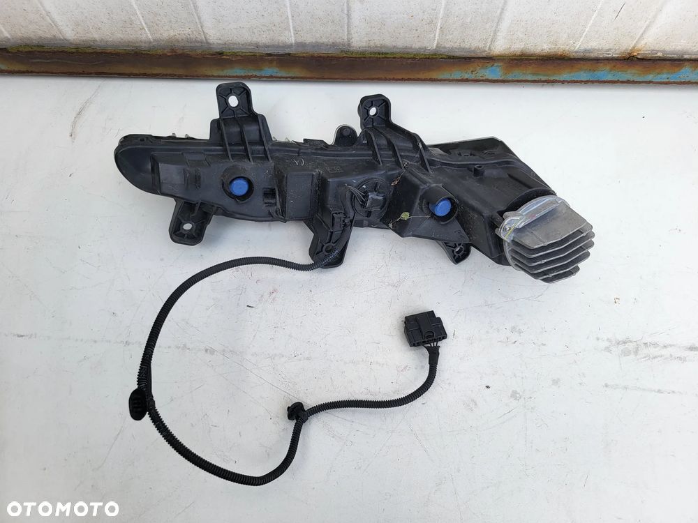 Halogen prawy LED DRL Peugeot 2008 208 II - 3