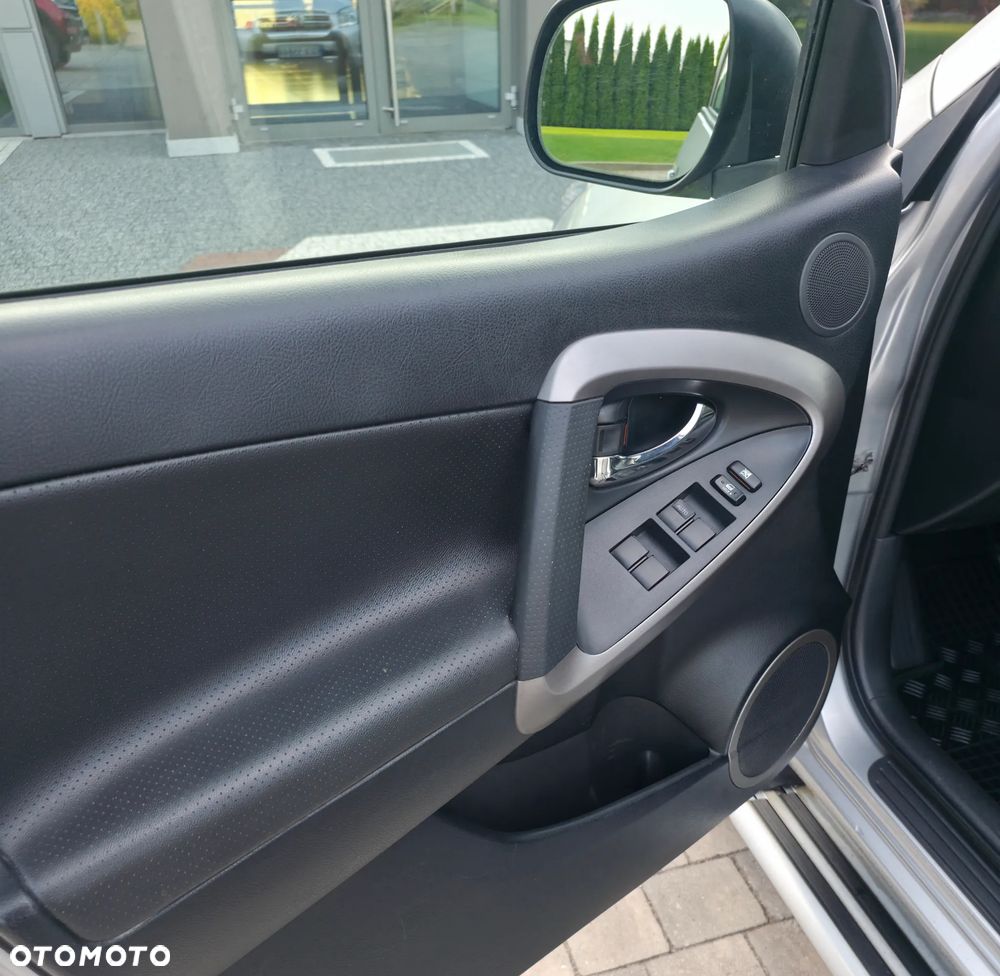 Toyota RAV4 - 23
