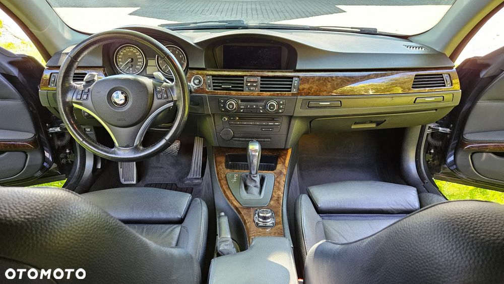 BMW Seria 3 335i xDrive - 16