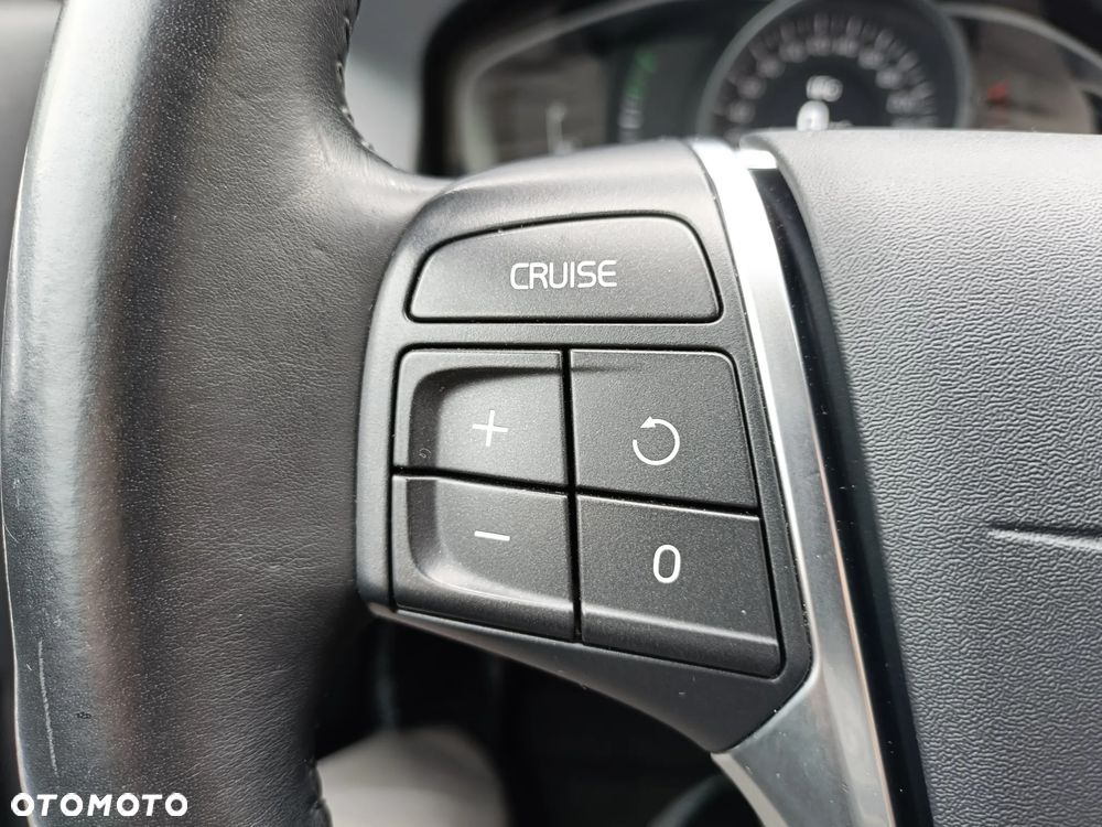 Volvo XC 60 D4 AWD Momentum - 19