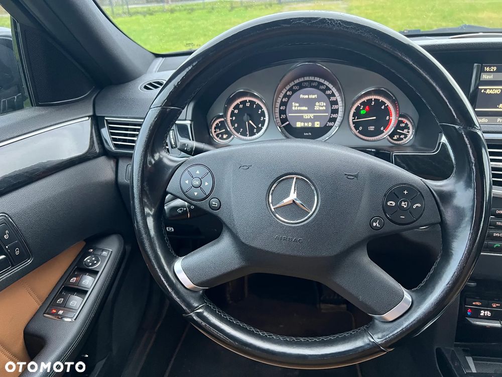 Mercedes-Benz Klasa E 220 T CDI DPF BlueEFFICIENCY Automatik Avantgarde - 26