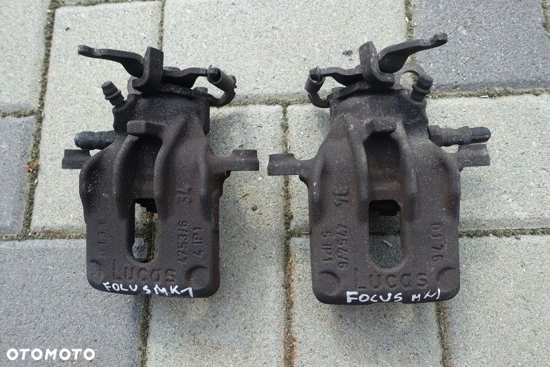 ZACISK LEWY PRAWY TYŁ FORD FOCUS MK1 - 1