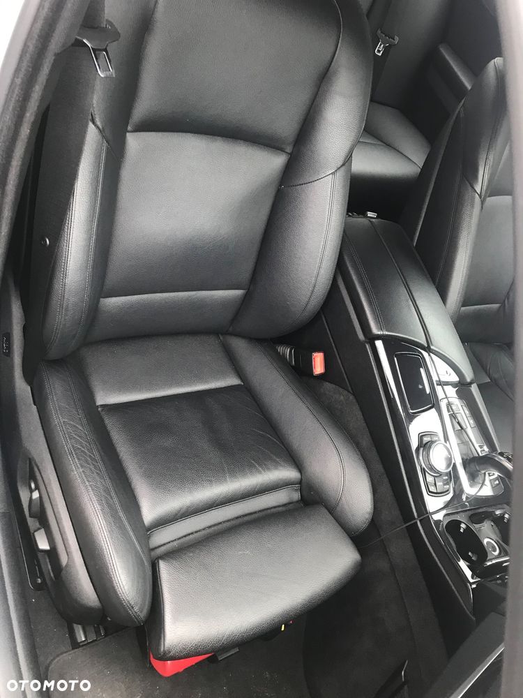 BMW Seria 5 525d xDrive - 12