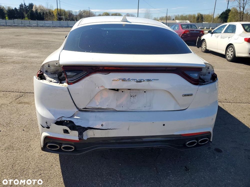 Kia Stinger - 7